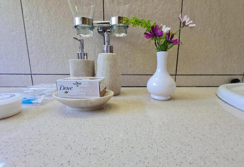 پانسیون Kaya Cabhozi At 306 On Heightsroad