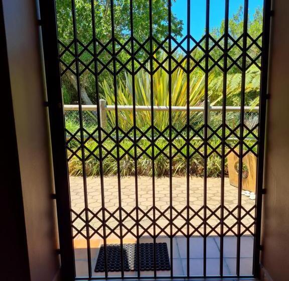 پانسیون Kaya Cabhozi At 306 On Heightsroad