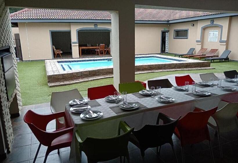 膳宿费 Khutso Boutique