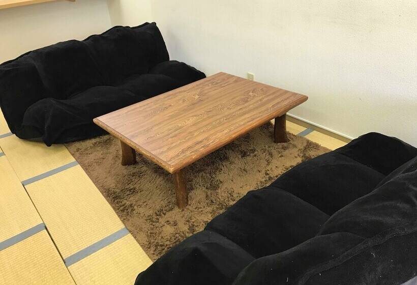 ペンション Kobe Net Cafe & Rental Space Nayuta   Hostel