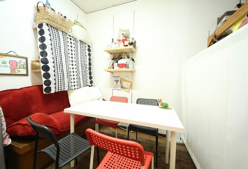 ペンション Kobe Net Cafe & Rental Space Nayuta   Hostel