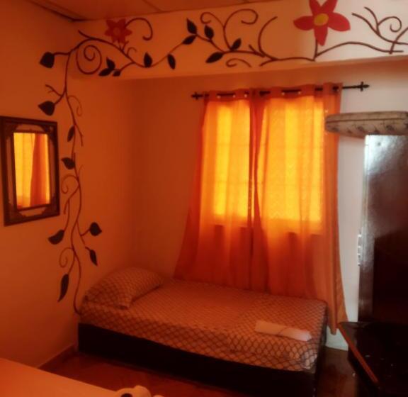 膳宿费 Ofiuras Hostal