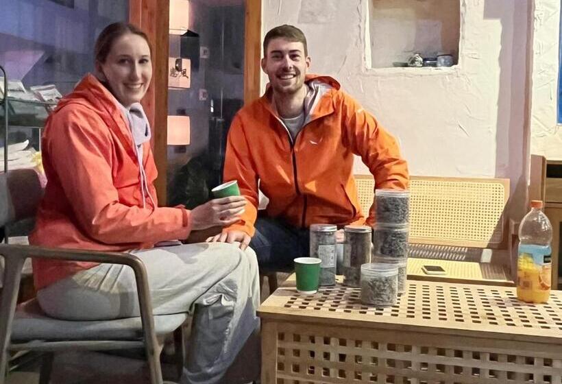 Pensionat Wally House青山惠风民宿