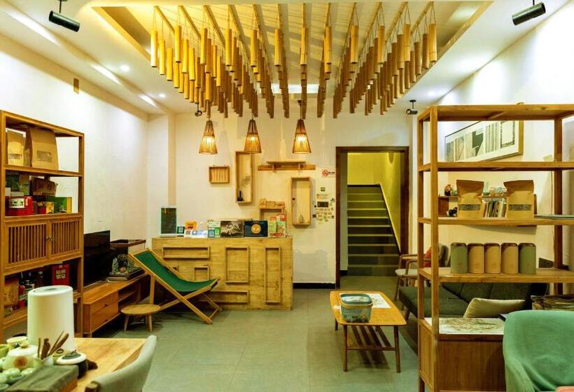 Pensionat Wally House青山惠风民宿