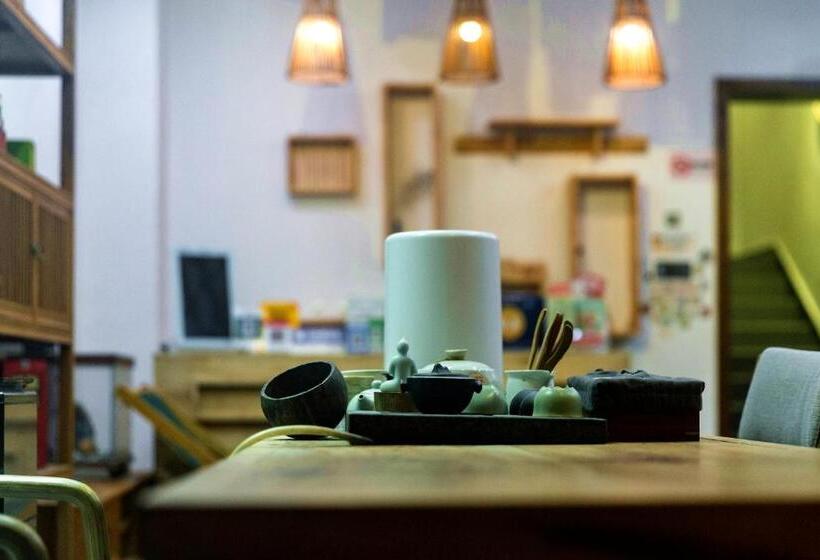 Pensionat Wally House青山惠风民宿