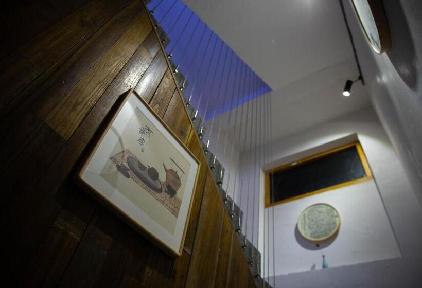 Pensionat Wally House青山惠风民宿