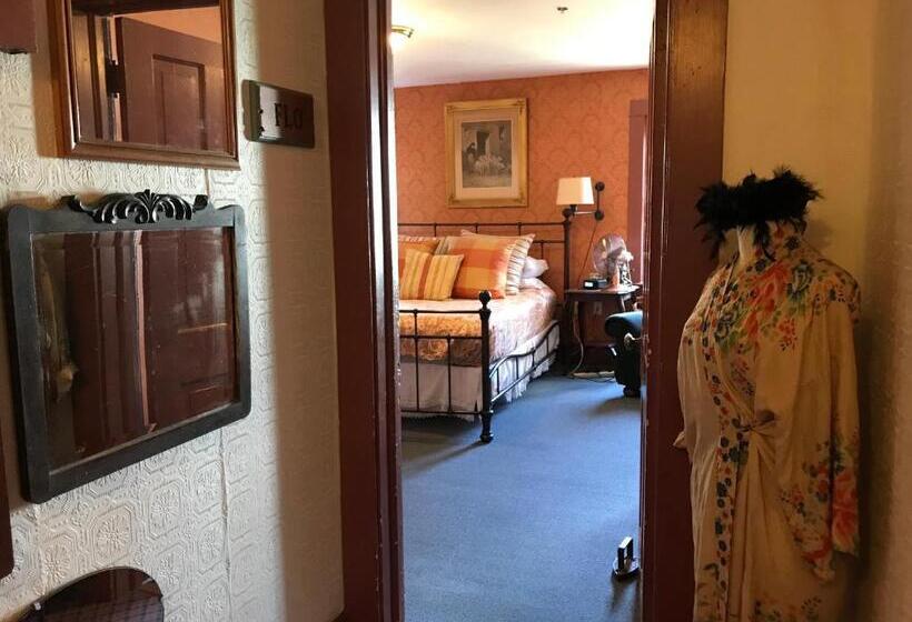 צימר Historic Skagway Inn