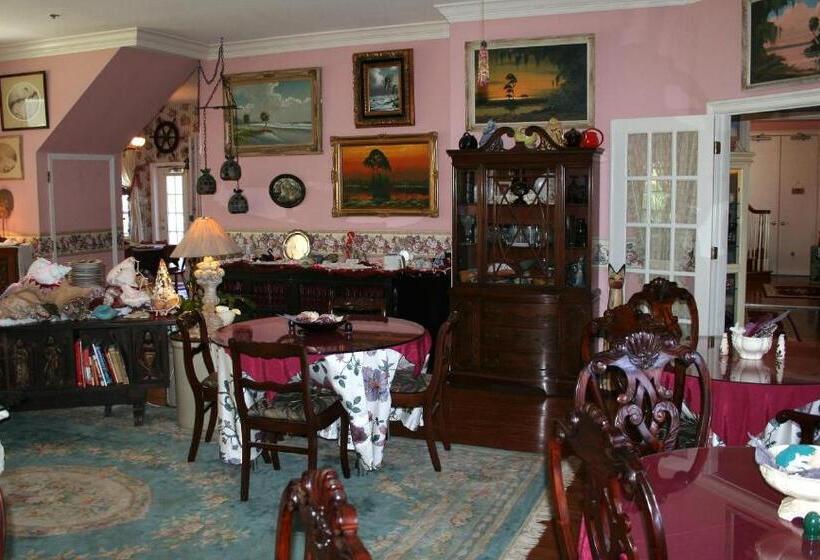 Heron Cay Lakeview Bed & Breakfast