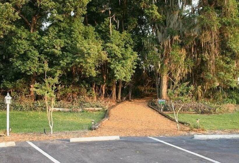 Heron Cay Lakeview Bed & Breakfast