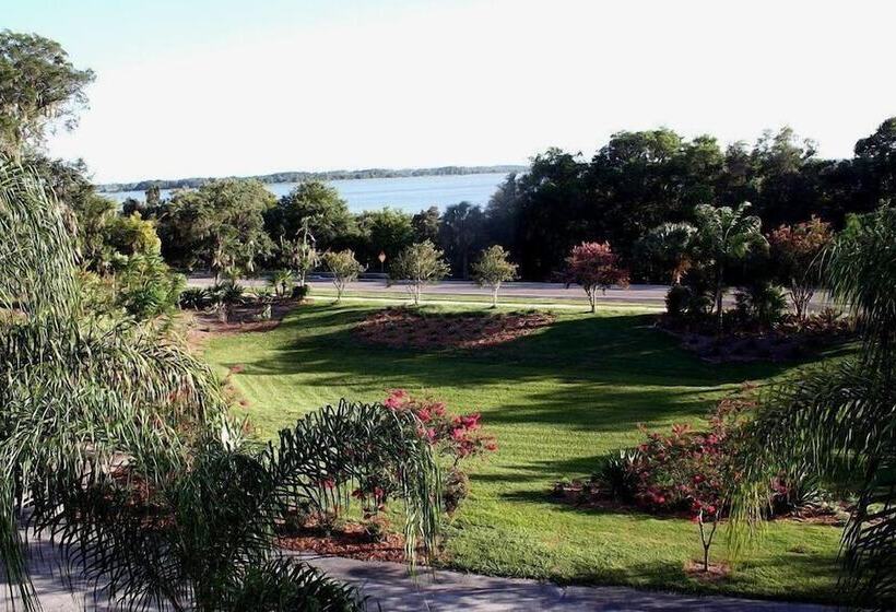 Heron Cay Lakeview Bed & Breakfast