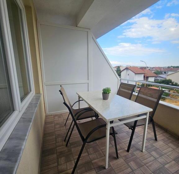 پانسیون Apartments Lotus