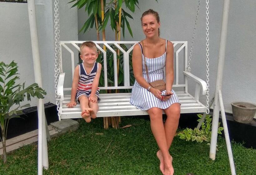 Пансион Diva Villa Airport Transit