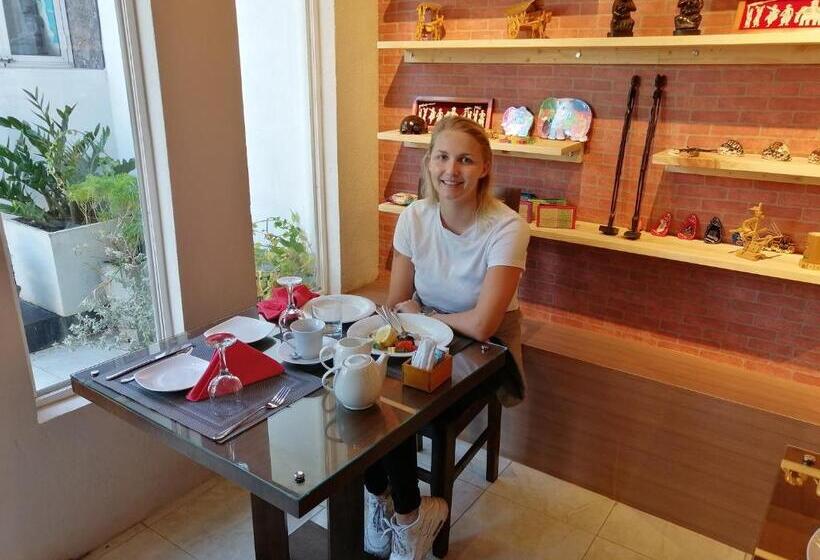 Пансион Diva Villa Airport Transit