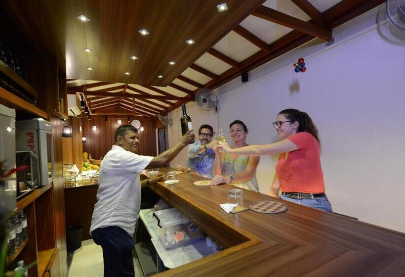 Пансион Diva Villa Airport Transit