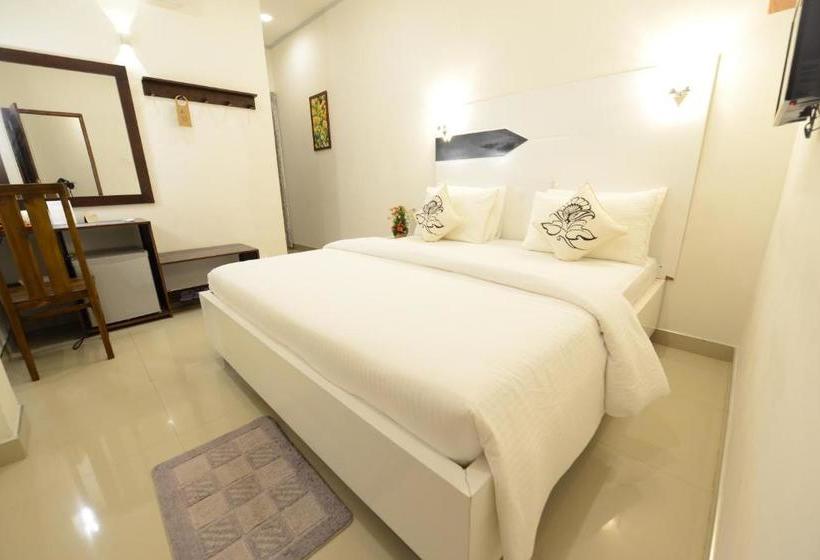 Пансион Diva Villa Airport Transit