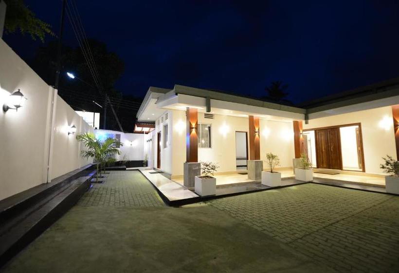 Пансион Diva Villa Airport Transit