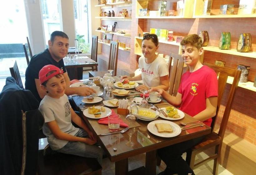 Пансион Diva Villa Airport Transit