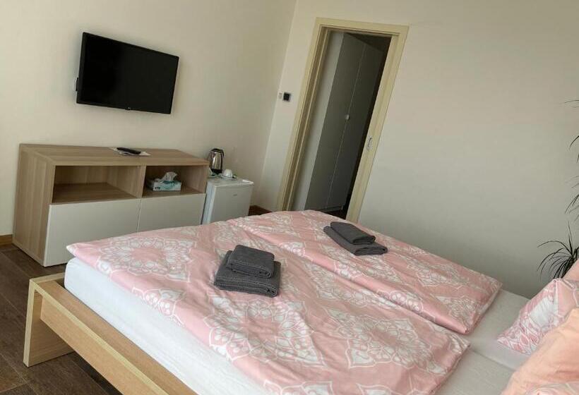 膳宿费 Penzion Cafe Na Svahu