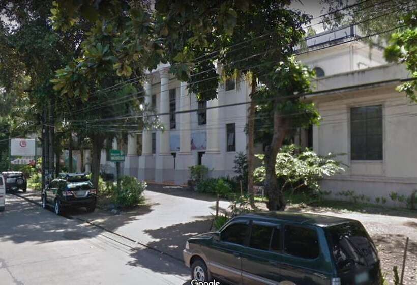 הוסטל Mahogany Tourist Inn