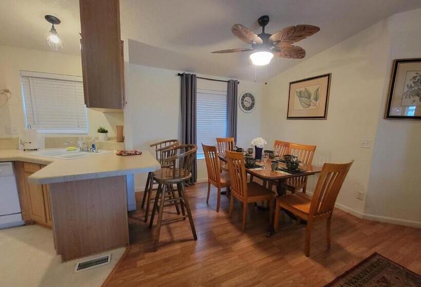 Crater Lake Gateway Rocky Point Resort