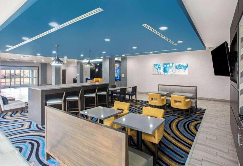 فندق La Quinta By Wyndham Ponca City