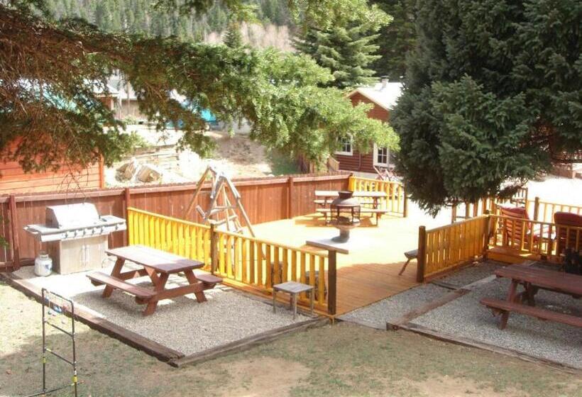 فندق Three Bears Lodge