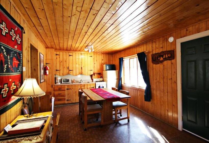 فندق Three Bears Lodge