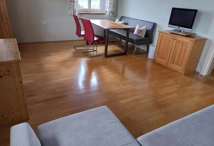 ペンション Attersee Gartenvilla