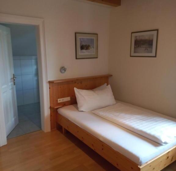 ペンション Attersee Gartenvilla