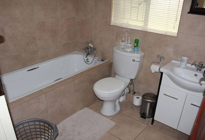 ペンション Four Seasons Guesthouses