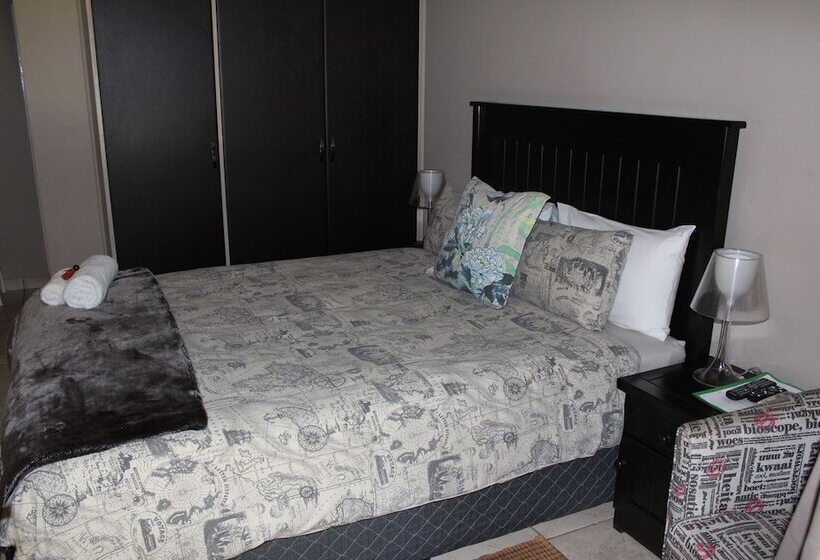 ペンション Four Seasons Guesthouses