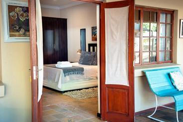 پانسیون Four Seasons Guesthouses