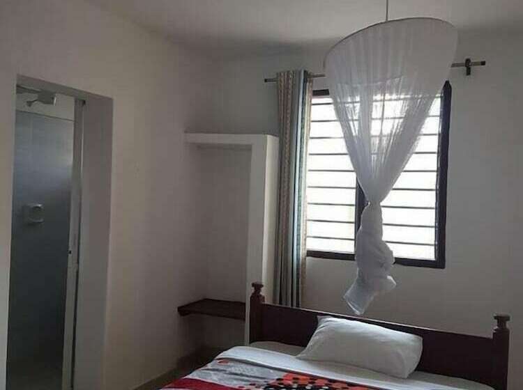 Pensió Golden Guest House  Miritini