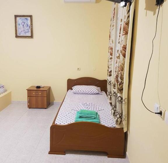 پانسیون Petrit Guesthouse