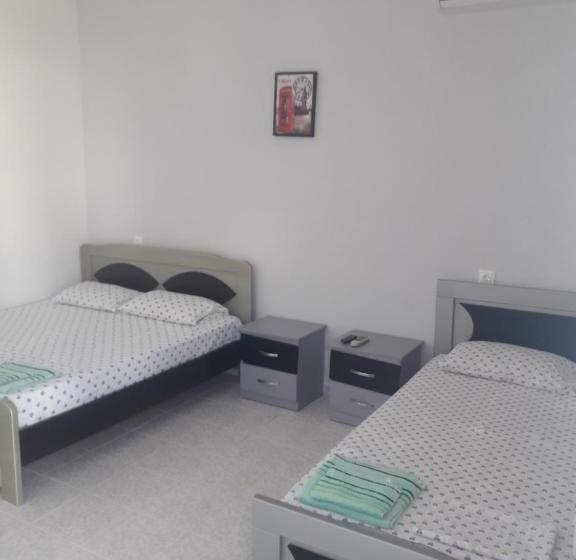پانسیون Petrit Guesthouse