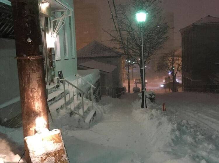 بنسيون Small Town Hotel Hakodate