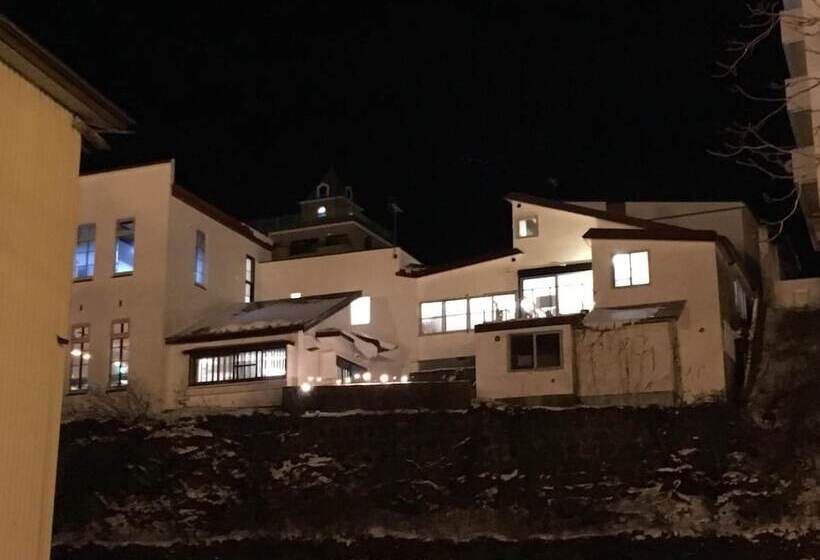 بنسيون Small Town Hotel Hakodate