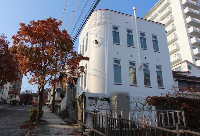 بنسيون Small Town Hotel Hakodate