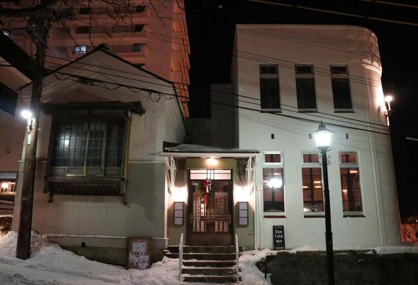بنسيون Small Town Hotel Hakodate