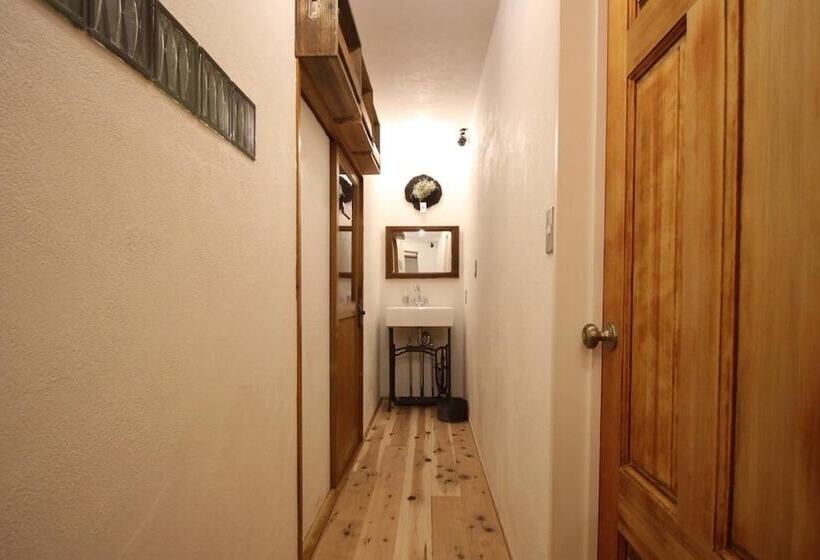 بنسيون Small Town Hotel Hakodate