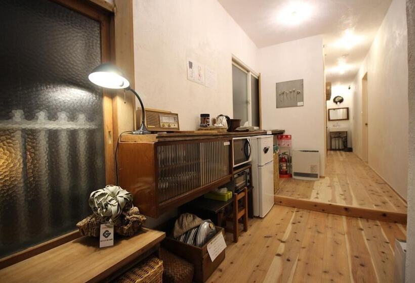 بنسيون Small Town Hotel Hakodate