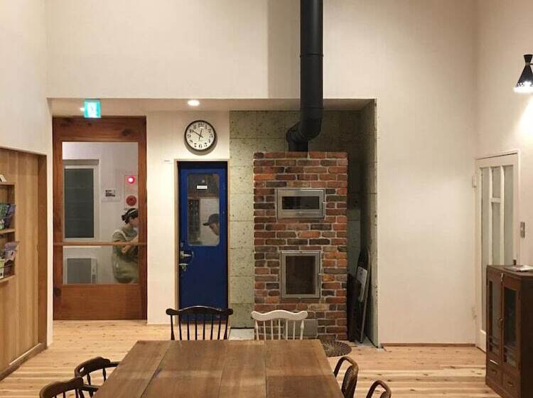 بنسيون Small Town Hotel Hakodate