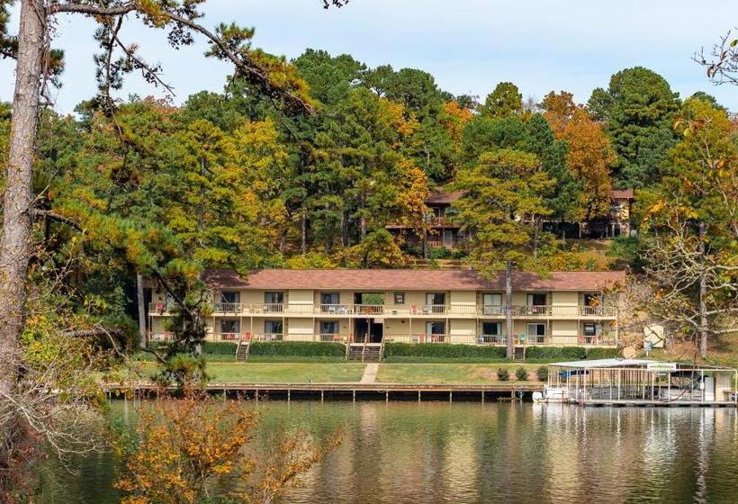 فندق صغير Long Island Lake Resort