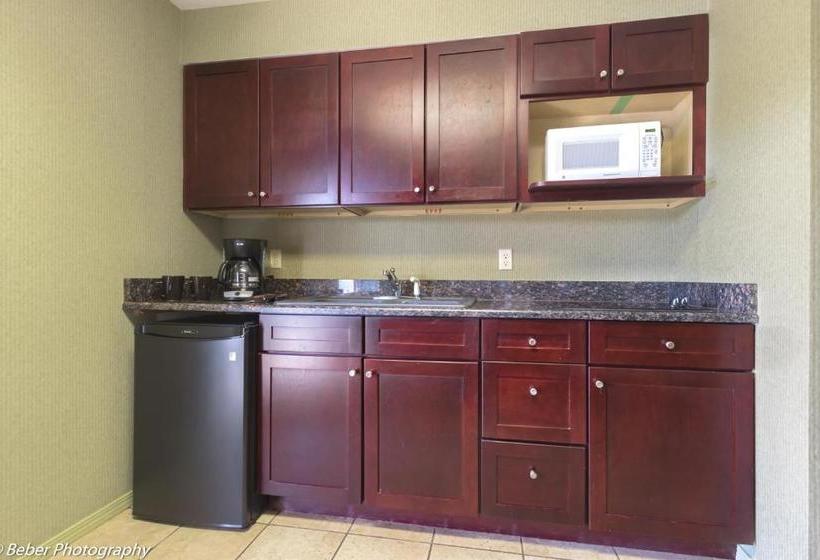 فندق صغير Long Island Lake Resort