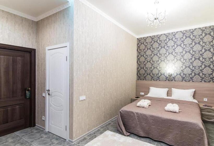 هاستل L.o.y Family