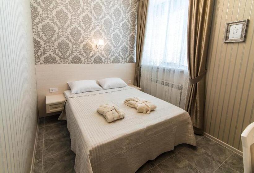 هاستل L.o.y Family