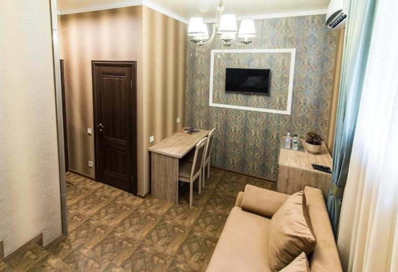 هاستل L.o.y Family