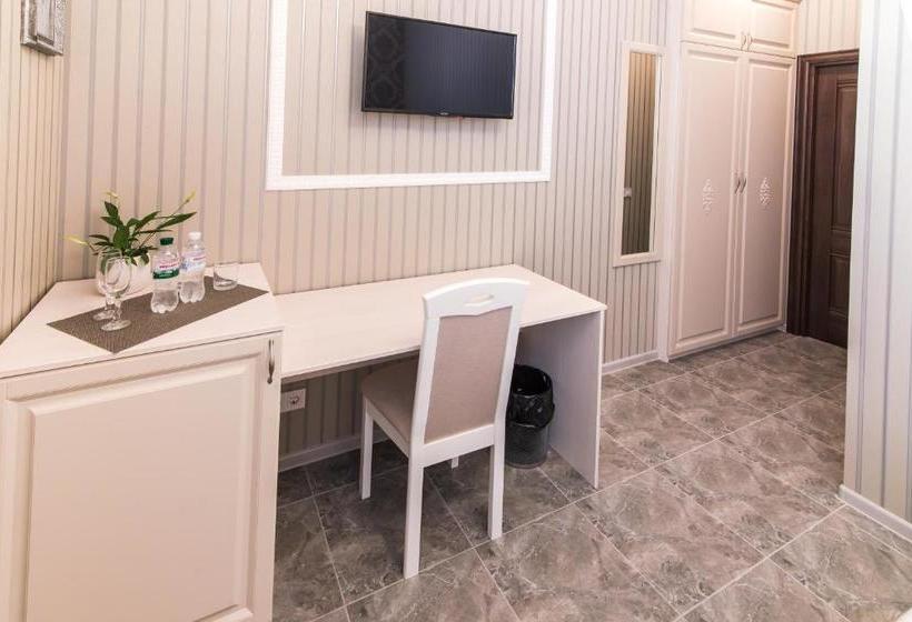 هاستل L.o.y Family