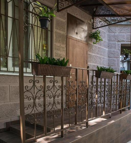 هاستل L.o.y Family