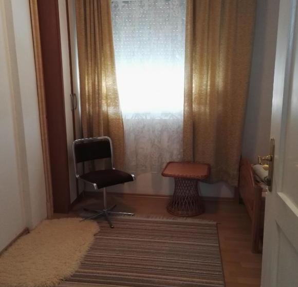 هاستل Prenociste Orhideja